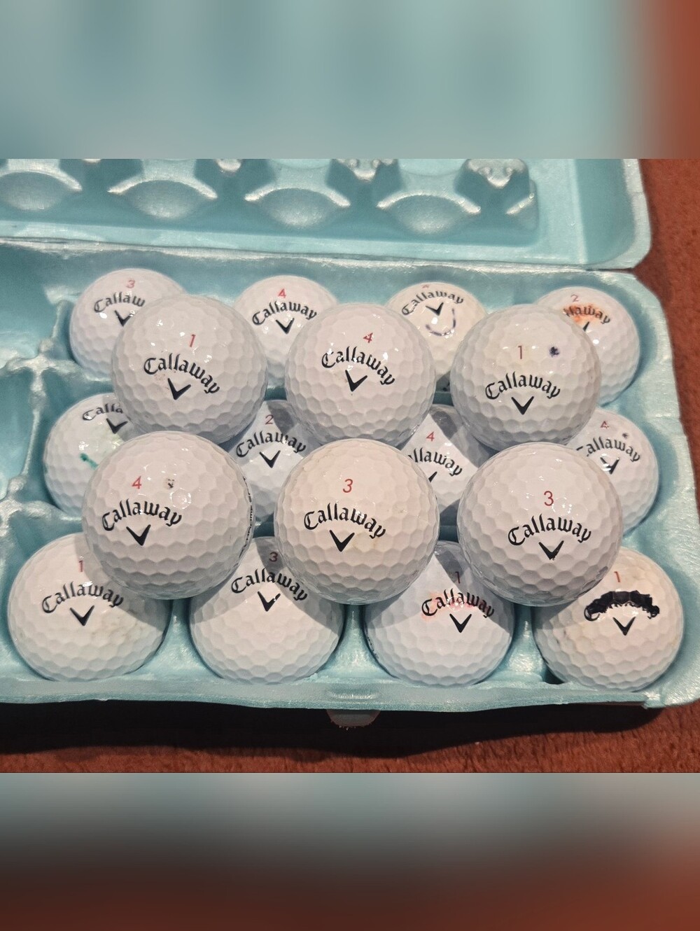 18 Callaway Chrome Soft White Golf Balls. Very Good Condition.